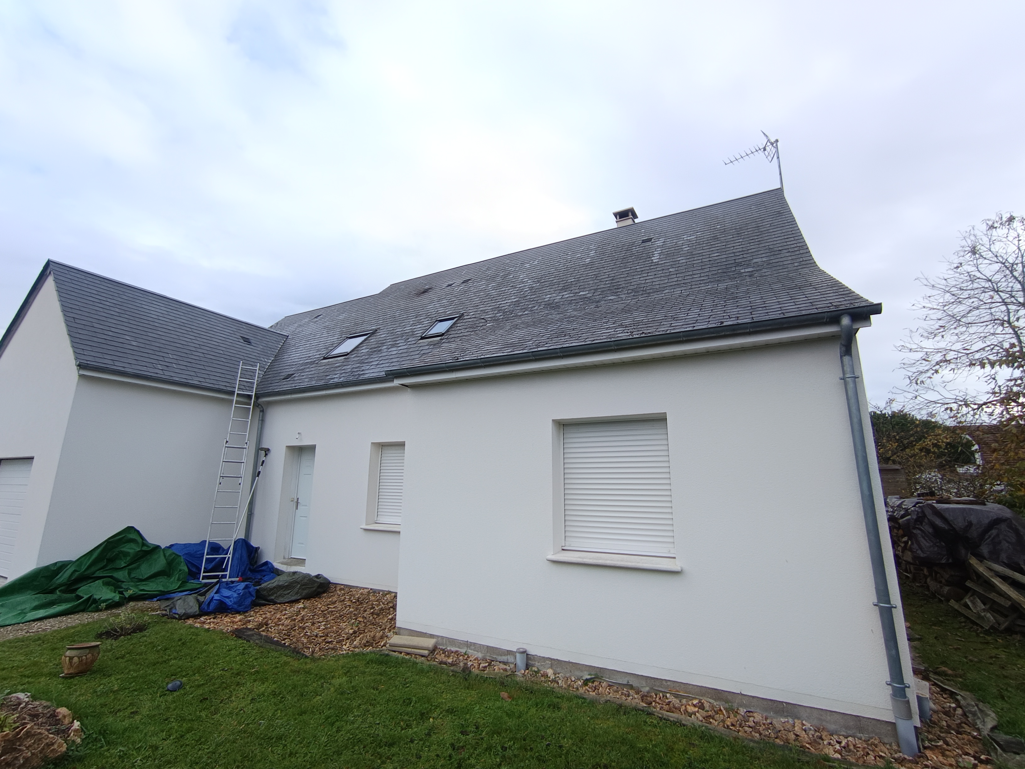 Démoussage toiture en ardoise synthétique à Monts Monts